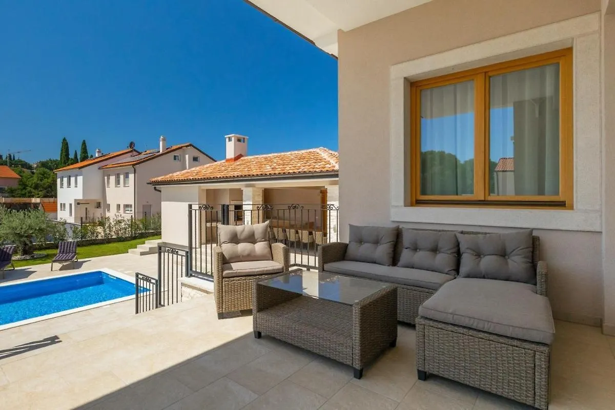 Villa Abies In Rovinjsko Selo - Haus Fuer 8 Personen