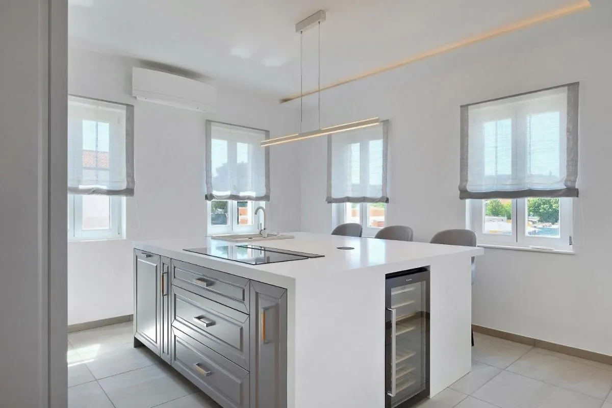 Villa Abies In Rovinjsko Selo - Haus Fuer 8 Personen