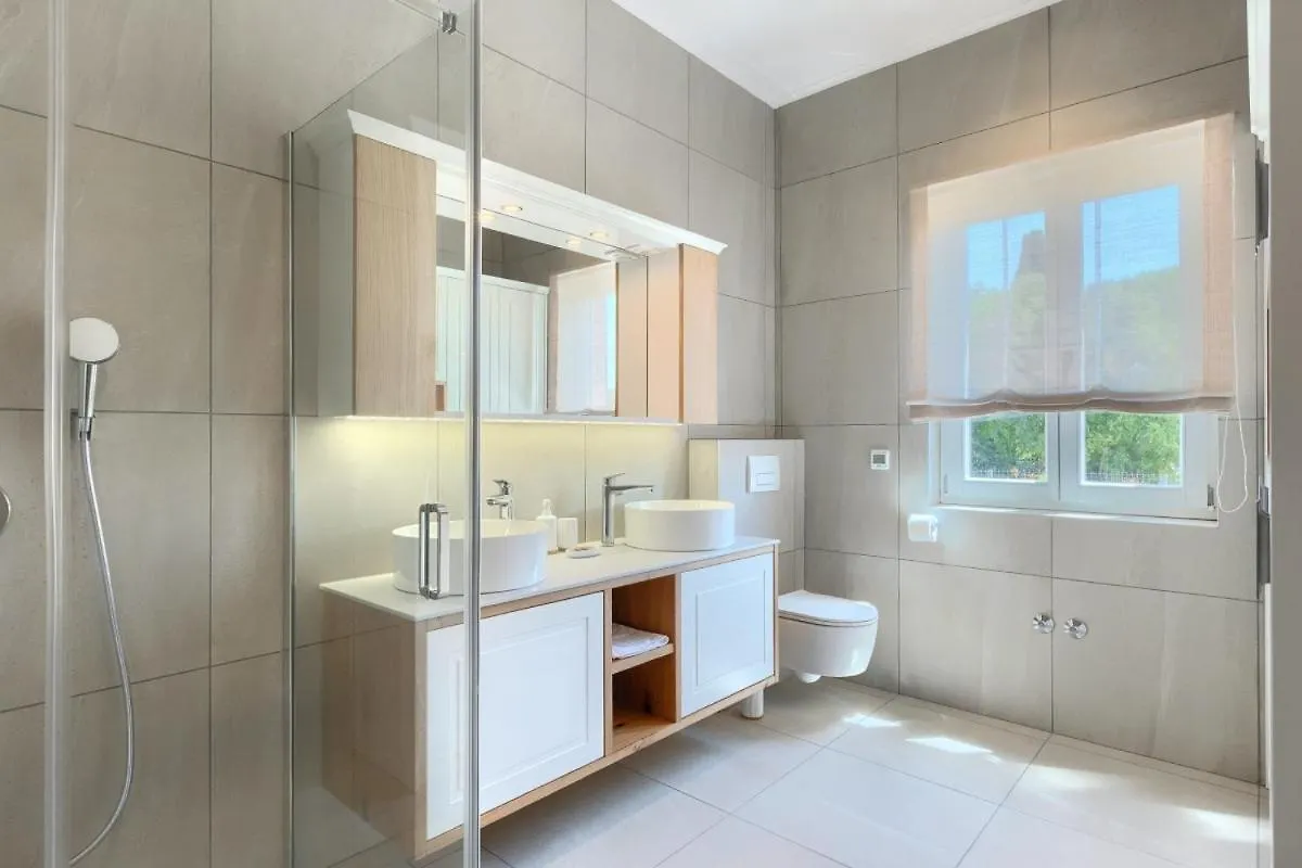 Villa Abies In Rovinjsko Selo - Haus Fuer 8 Personen