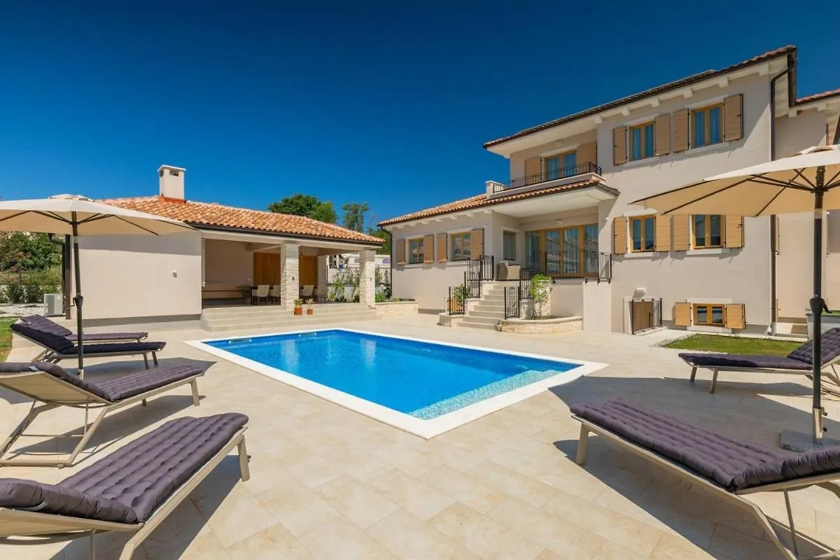 Villa Abies In Rovinjsko Selo - Haus Fuer 8 Personen