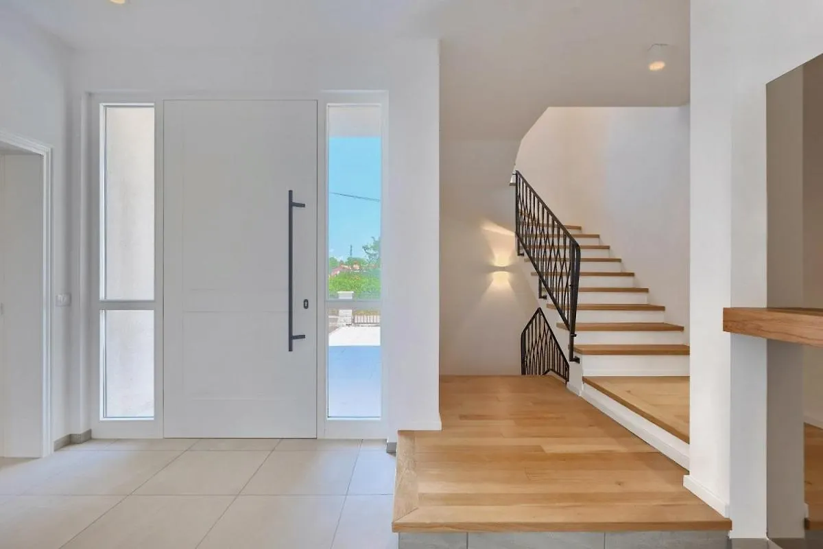Villa Abies In Rovinjsko Selo - Haus Fuer 8 Personen