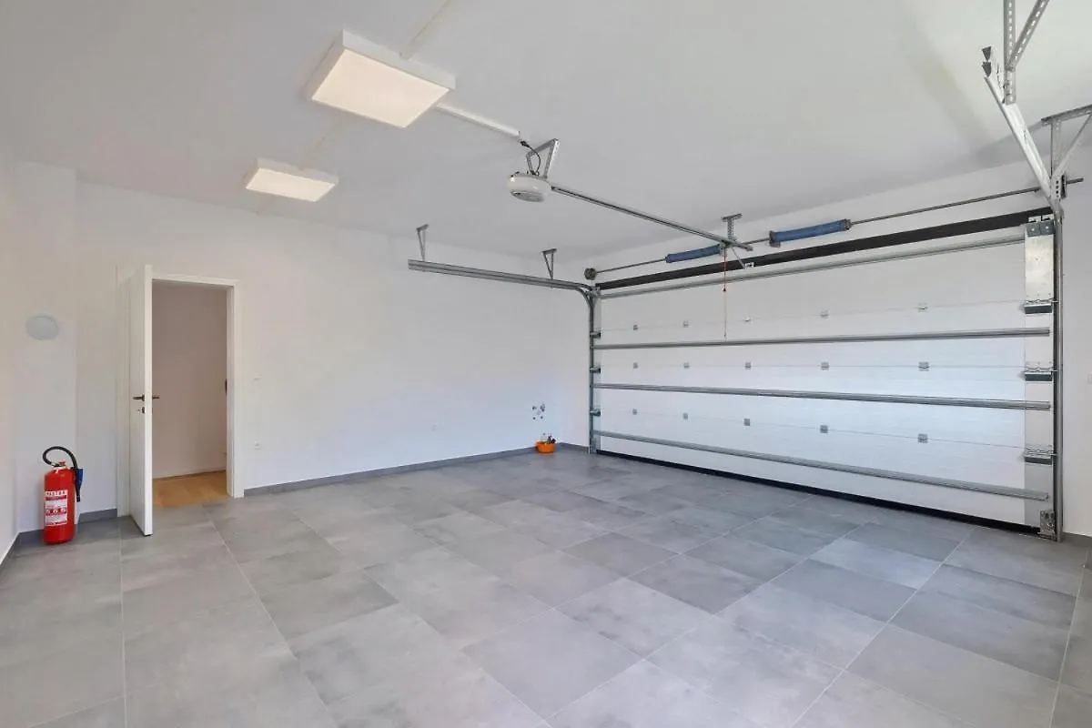 Villa Abies In Rovinjsko Selo - Haus Fuer 8 Personen