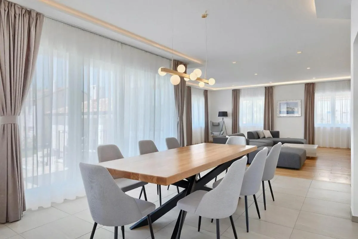 Villa Abies In Rovinjsko Selo - Haus Fuer 8 Personen