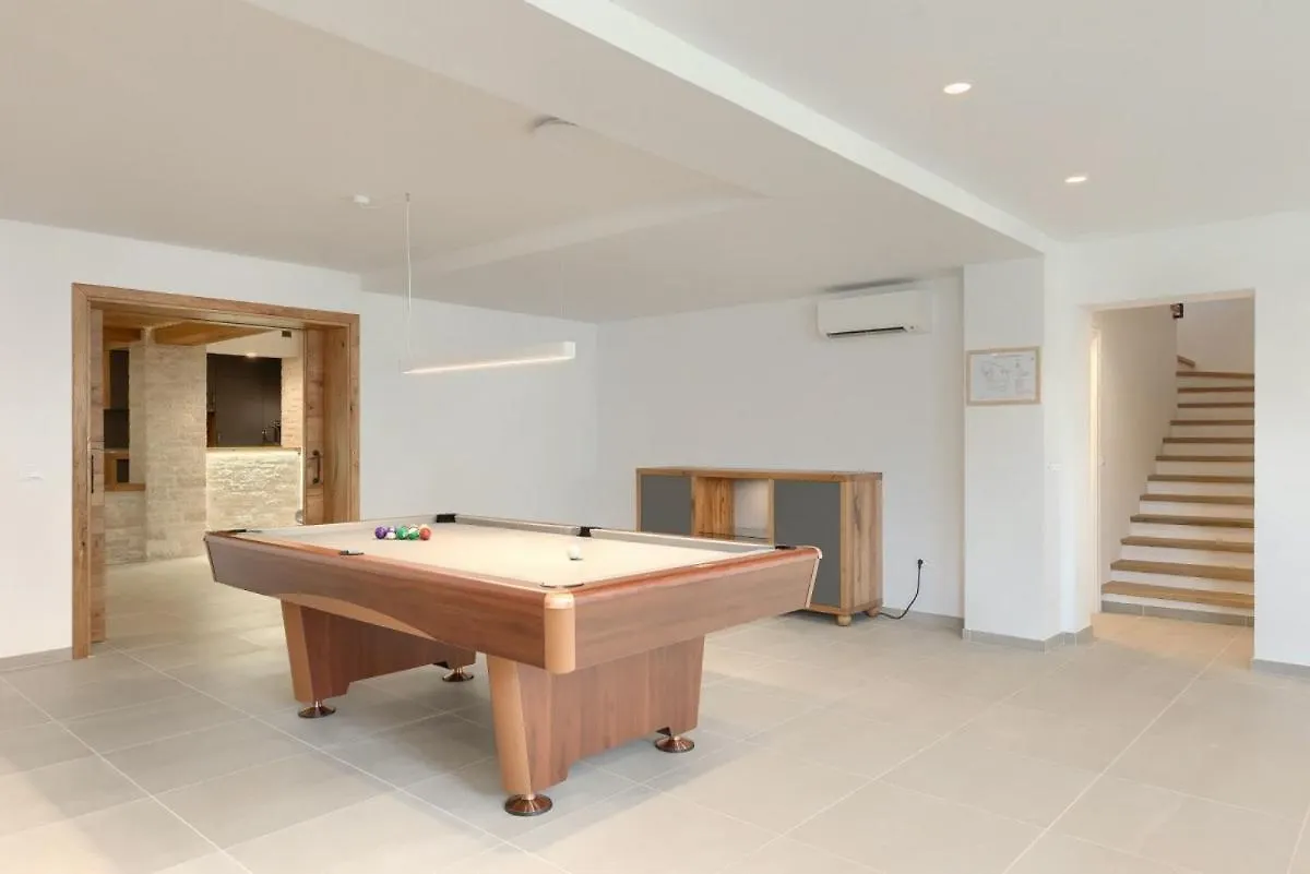 Villa Abies In Rovinjsko Selo - Haus Fuer 8 Personen
