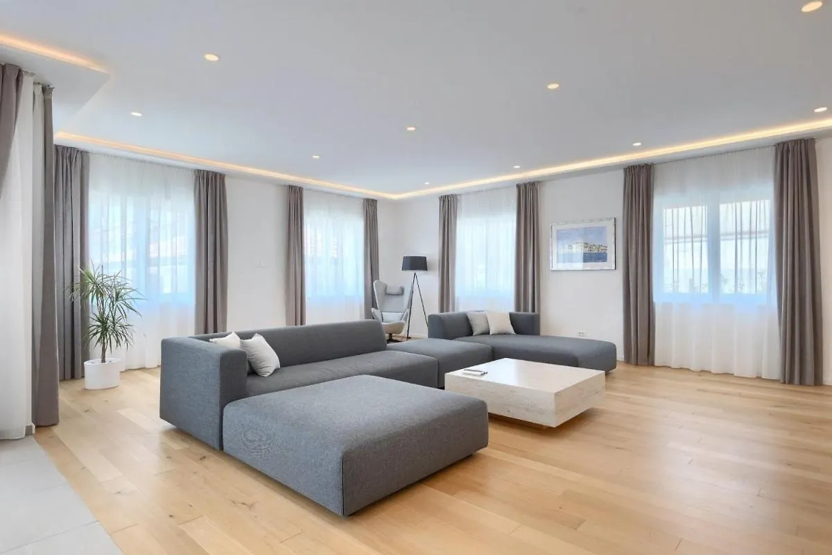 Villa Abies In Rovinjsko Selo - Haus Fuer 8 Personen