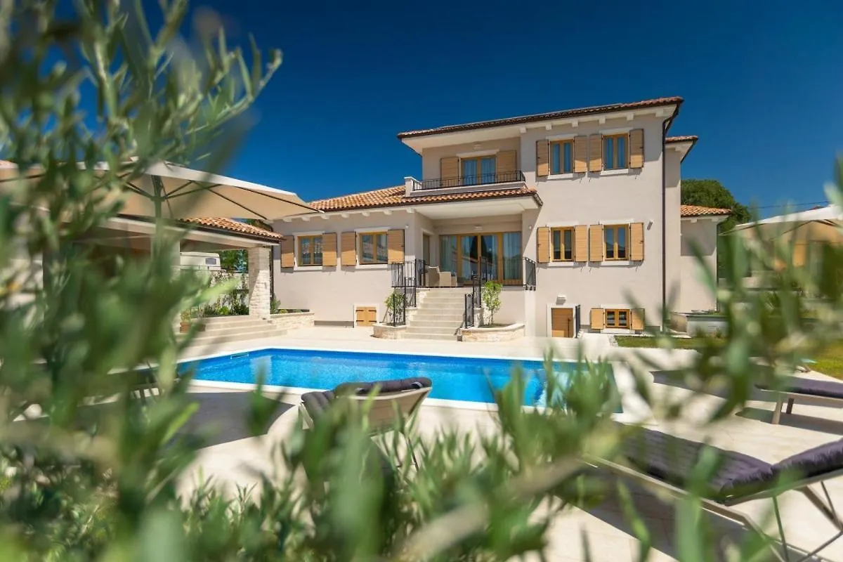 Villa Abies In Rovinjsko Selo - Haus Fuer 8 Personen