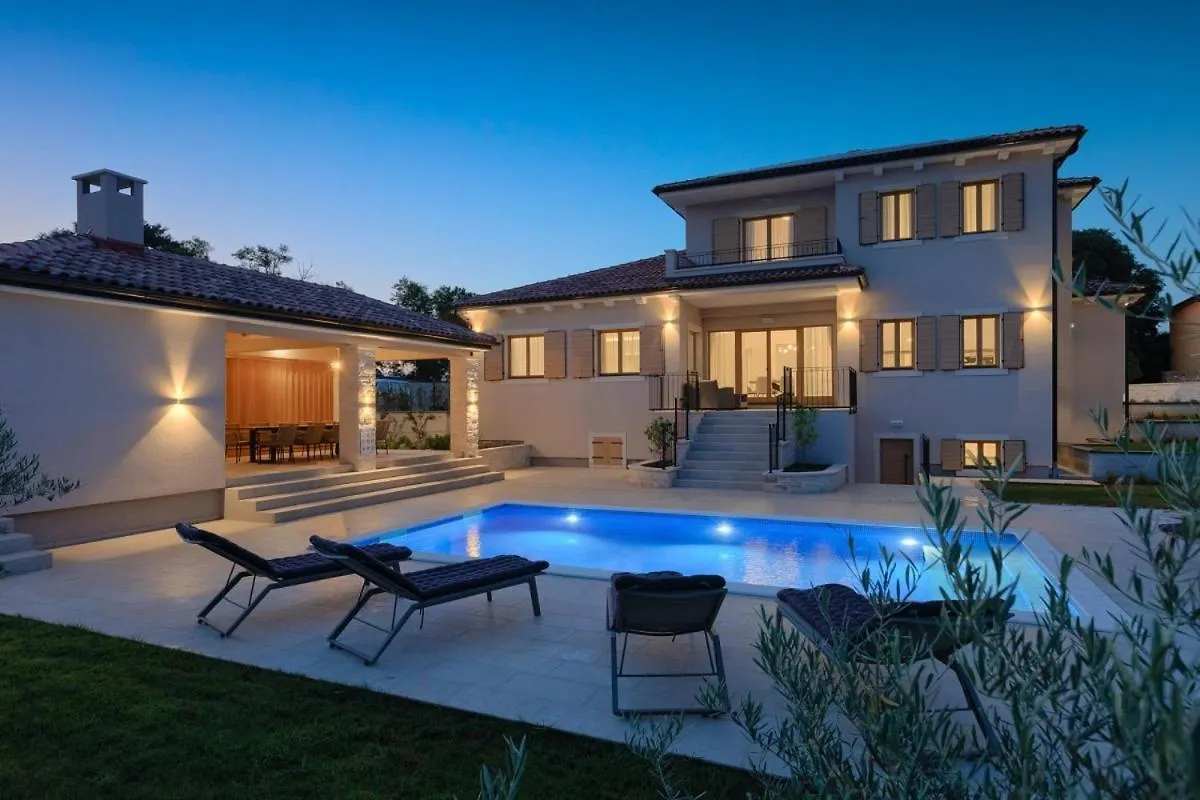 Villa Abies In Rovinjsko Selo - Haus Fuer 8 Personen